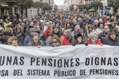 La manifestación discurre por la calle Vitoria en dirección a la Subdelegación del Gobierno.-SANTI OTERO