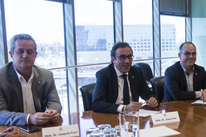 Joaquim Forn, Josep Rull y Jordi Turull, en una reunión en agosto del 2017.-QUIQUE GARCÍA (EFE)
