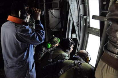 Un avión participante en la búsqueda del submarino desaparecido.-EFE / ARMADA ARGENTINA