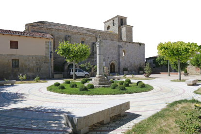 Plaza del Rollo con Iglesia de San Esteban de fondo. RAÚL G. OCHOA