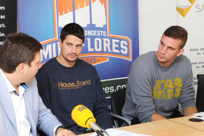 Sinica y Toncinic fueron presentados oficialmente ayer como jugadores del San Pablo Inmobiliaria-I. L. Murillo