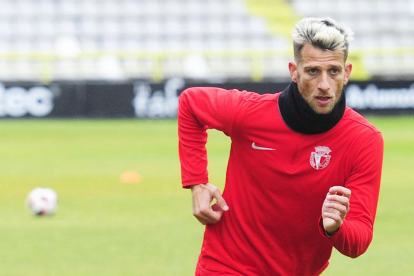 Máyor durante el entrenamiento de ayer en El Plantío.-ISRAEL L. MURILLO