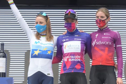 Podium final de la pasada edición de la Vuelta a Burgos Femenina. DIPUTACIÓN