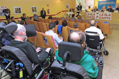 La cita se desarrolló ayer en el salón de actos del Centro Estatal de Enfermedades Raras con sede en el barrio de Las Huelgas. I-SRAEL L. MURILLO
