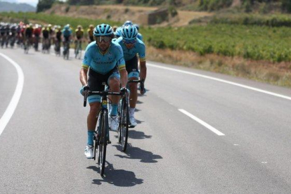 El pelotón, durante la octava etapa de la Vuelta.-EFE / JAVIER LIZÓN