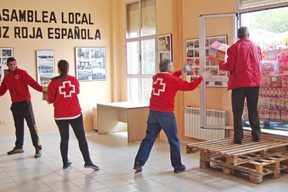 Voluntarios de Cruz Roja.-ECB