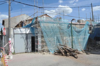 Imagen de archivo del proceso de demolición de una de las viviendas afectadas de Villatoro.-ISRAEL L. MURILLO
