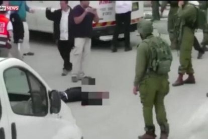 El ex soldado Elor Azaria, que fue declarado culpable de homicidio tras matar a tiros a un terrorista neutralizado en Hebrón, fue liberado después de cumplir una sentencia de nueve meses.-EL PERIÓDICO
