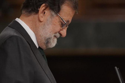 Mariano Rajoy, en la tribuna, durante su mensaje de despedida.-JOSE LUIS ROCA