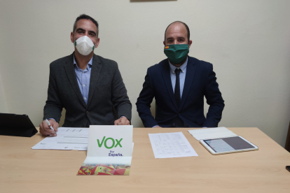 Los concejales de Vox en Aranda Sergio Chagartegui y Vicente Holgueras. ECB