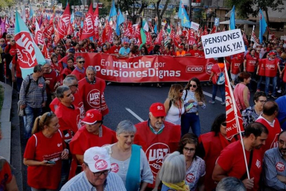 Manifestación de mayores por una pensiones dignas, esta mañana en Madrid.-EL PERIÓDICO