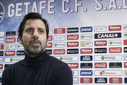 Quique Sánchez Flores en rueda de prensa en el estadio del Getafe.-Foto: EFE / LUCA PIERGIOVANNI