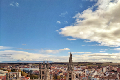 Vista general de Burgos desde el Castillo en otoño. ECB