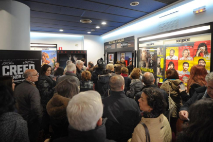 Los descuentos aplicados por los Cines Van Golem los miércoles hicieron que muchos burgaleses aprovecharan para ver la película ayer.-Israel L. Murillo