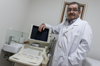Emilio Gutiérrez es el jefe del servicio de Urología del Hospital Universitario de Burgos. SANTI OTERO