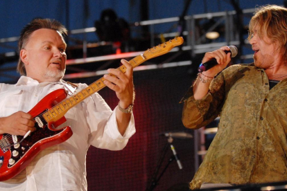 Ed King (a la izquierda), guitarrista de Lynyrd Skynyrd y Strawberry Alarm Clock, murió el 22 de agosto de 2018 en su residencia de Nashville-RICK DIAMOND