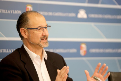El portavoz de Ciudadanos en las Cortes, Luis Fuentes, presenta la iniciativa 'Cortes abiertas' y analiza la actualidad parlamentaria.-ICAL