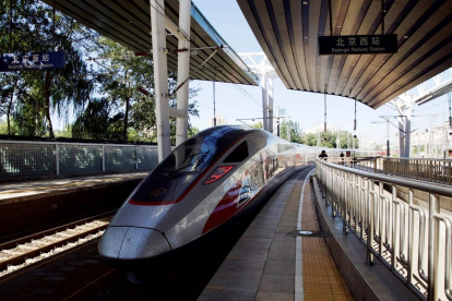 El tren bala que recorre desde Pekín hasta Hong Kong.-CHINA STRINGER NETWORK (REUTERS)