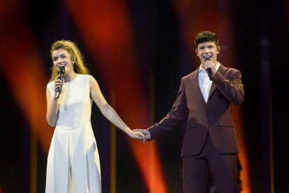 Ensayo de los representantes españoles en Eurovisión, Amaia y Alfred-/ RAÚL TEJEDOR (EFE)