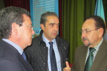 Ángel Guerra (derecha) con César Rico y David Colinas. L. V.
