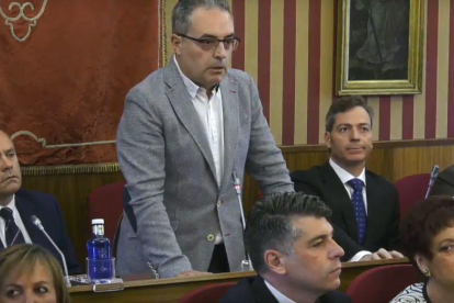 Martín durante su primera intervención en el pleno como portavoz de Vox-ECB
