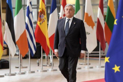 El presidente del Parlamento Europeo, Antonio Tajani, llega a una reunión de la Unión Europea en Bruselas, este martes.-AFP / EMMANUEL DUNAND