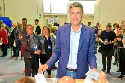 El líder del PP en Badalona, Xavier García Albiol, votando en las elecciones municipales este 26 de mayo.-TWITTER PP BADALONA