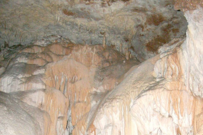 La visita se realiza con guías que conocen la cueva a la perfección.-G. G.