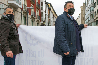Juan Núñez (CCOO) y Pablo Dionisio Fraile (UGT) en la pasada manifestación del 1 de Mayo. TOMÁS ALONSO