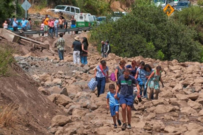 Carretera afectada por las fuertes lluvias cerca de Santiago de Chile.-REUTERS / STRINGER