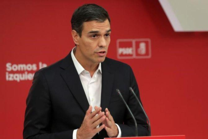 Pedro Sánchez valora el 1-O en la sede del PSOE.-PERIODICO (EFE / ZIPI)