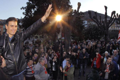 El exlíder del PSOE Pedro Sánchez, en un acto con militantes en Asturias.-EFE / ALBERTO MORANTE