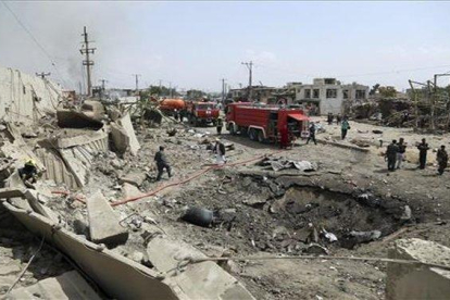 Atentado terrorita en Kabul con coches bomba.-AP