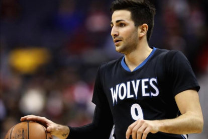 Ricky Rubio se salió ante Dallas y firmó otro 4x5.-