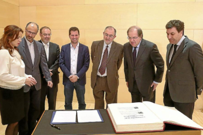 Silvia Clemente, Luis Fuentes, Fernando Rey, Luis Tudanca, Jesús Quijano, Juan VicenteHerrera y Carlos Fernández Carriedo .-Ical