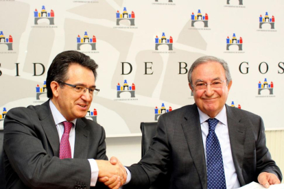 Alfredo Murillo y José Luis Hererro sellan el acuerdo.-ECB