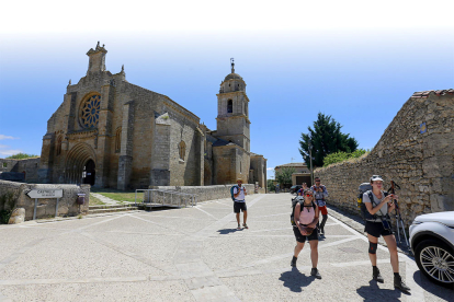 Los peregrinos y el Camino de Santiago están muy ligados a Covarrubias. RAÚL G. OCHOA