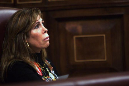La diputada del Grupo Popular Alicia Sánchez Camacho en su escaño del Congreso de los Diputados.-EL PERIÓDICO
