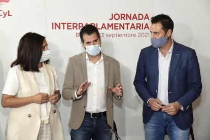 Peña, junto a Luis Tudanca y el alcalde de Burgos, Daniel de la Rosa. ICAL