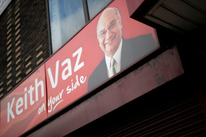Cartel de campaña del laborista Keith Vaz.-DARREN STAPLES / REUTERS