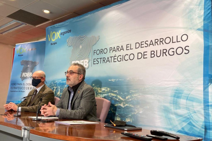 Ángel Martín e Iñaki Sicilia, de Vox, durante la presentación del Foro para el Desarrollo Estratégico de Burgos.