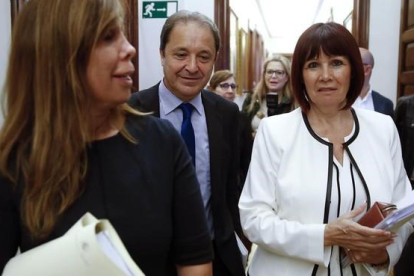 Alicia Sánchez Camacho, Micaela Navarro y Juan luis Gordo, a su llegada a la Mesa del Congreso.-Sergio Barrenechea/ EFE