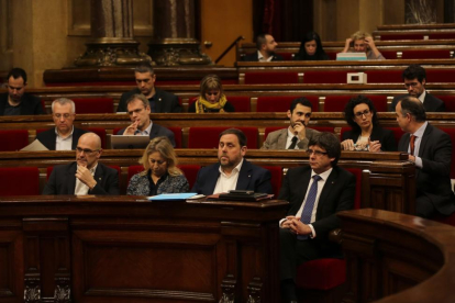 El 'president' Carles Puigdemont, este miércoles, en el pleno del Parlament.-DANNY CAMINAL