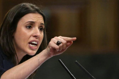 Irene Montero, durante su intervención en el debate de la moción de censura contra Rajoy.-JUAN MANUEL PRATS