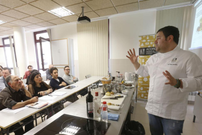 Arrabal en un ‘show cooking’ desarrollado en Burgos.-RAÚL OCHOA