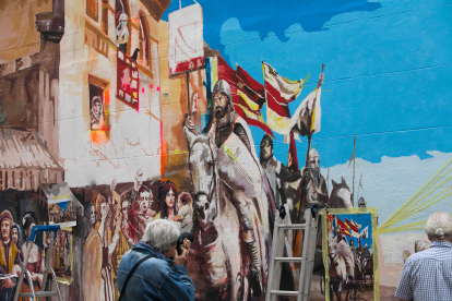El mural, creado por catorce artistas, representa el retorno del Cid a la capital burgalesa y se ubica en La Puebla. TOMÁS ALONSO