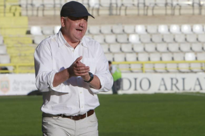 Mandiola durante el choque que jugó el Burgos en El Plantío ante el Pontevedra.-RAÚL G. OCHOA