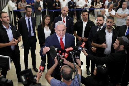 El primer ministro israelí, Benjamín Netanyahu, tras la disolución del Parlamento.-ABIR SULTAN (EFE)