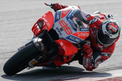 Jorge Lorenzo (Ducati), durante la segunda sesión de test en Sepang (Malasia). 