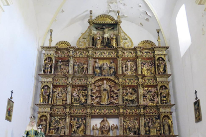 Vista del retablo mayor de Berzosa. DARÍO GONZALO